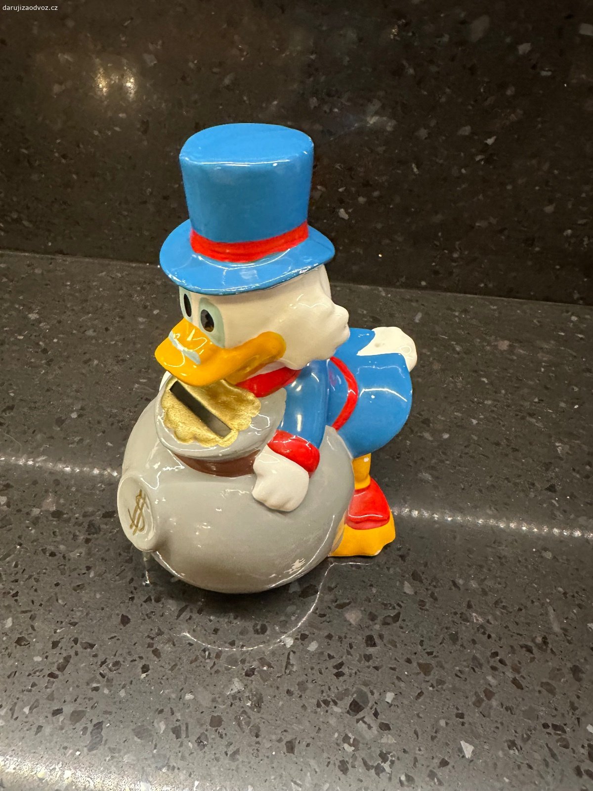 Kasička Kačer Donald. Pouze osobní odběr, Měšice u Prahy. Daruji prvnímu , kdo si přijede.