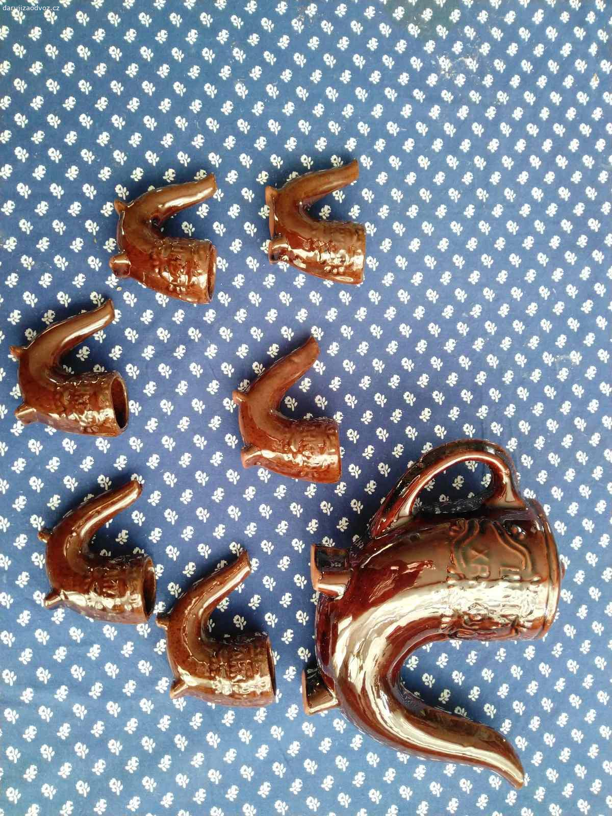 keramická sada. Daruji za odvoz keramickou sadu Stav viz foto - praskliny v glazuře odštěpky na několika místech. Předání na Sídlišti Krč v dopoledních nebo večerních hodinách. Prosím pište rovnou své možnosti ohledně předání. Prosím pouzze mail. Děkuji