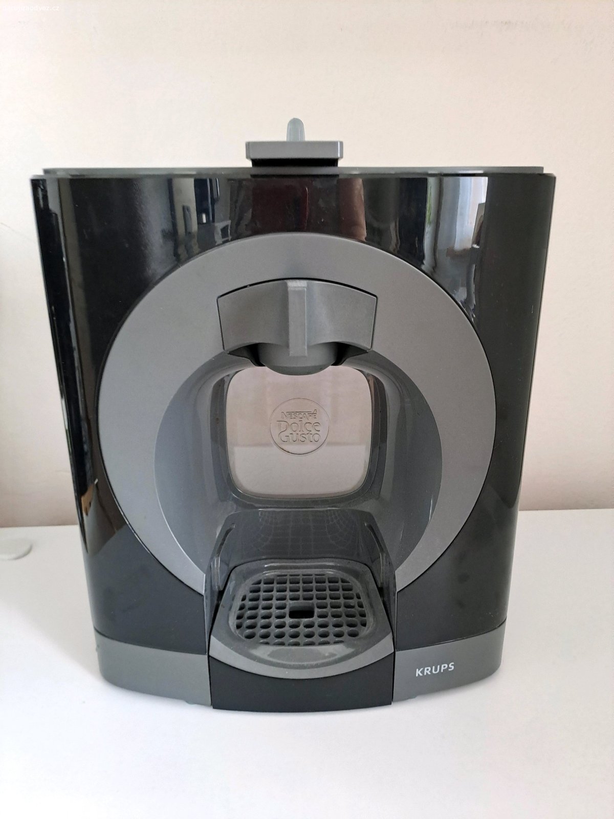 Keramika, kávovar Dolce Gusto.... Daruji( MOŽNO I JEDNOTLIVĚ ! ) keramiku, kávovar na kapsle, zarámovaný plakát, pokojovou anténu.