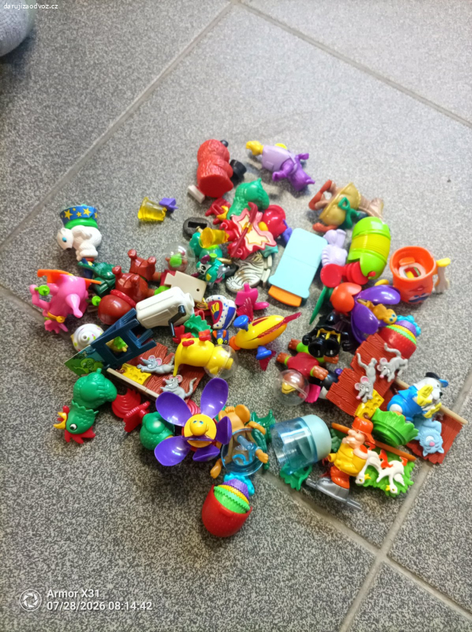 Kinder hračky
