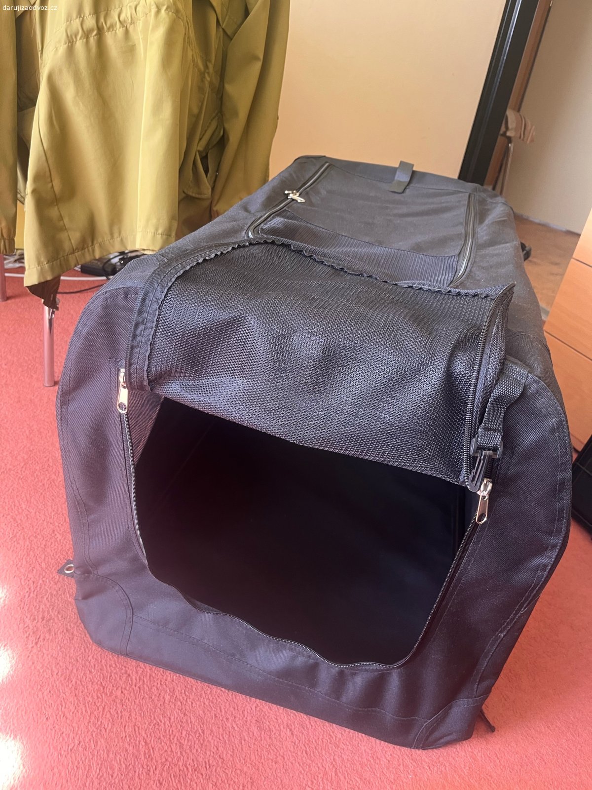 klec a kenelova klec pro psa. obě nové, nepoužité, rozkládací
rozměry:
- klec - 75x48x54cm (délka/šířka/výška)
- kennelka - 72x37x51cm
