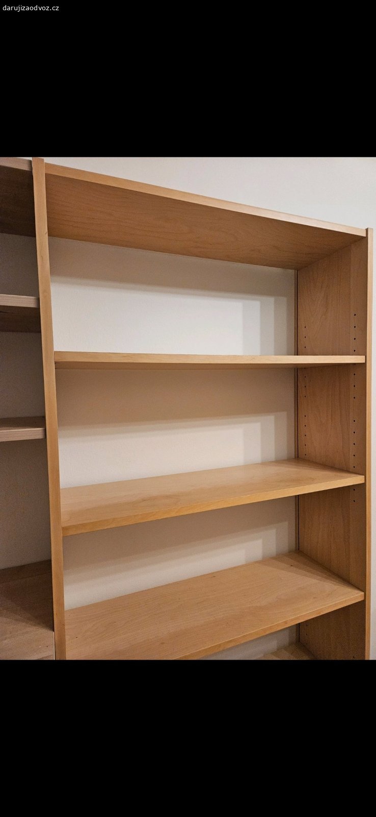 Knihovna Ikea Billy. 202x80x28
Béžový regál. Je rozložený, ve velmi dobrém stavu. Mohu k tomu dát i záda, která se při rozkládání trochu natrhla u těch hřebíčků.