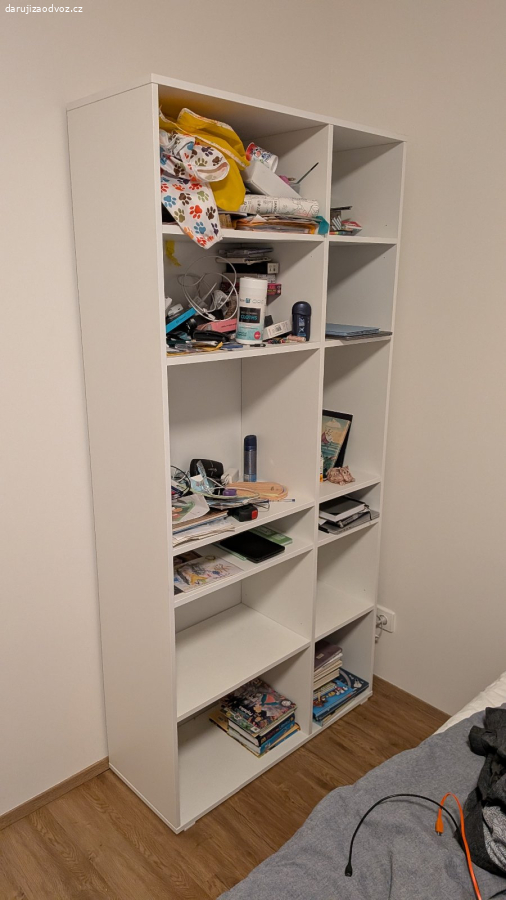 Knihovna IKEA Vihals