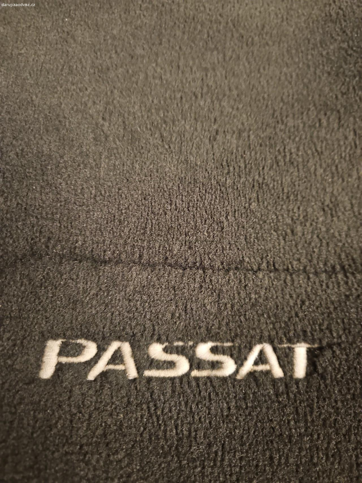 Koberce Passat. Daruji za odvoz. Pouze osobní odběr na Praze 10. Prosím, pište pouze smsky, děkuji.