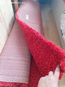 koberec červený ikea