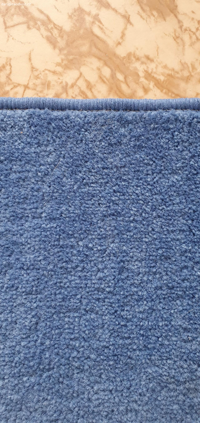 koberec kusový modrý. jednobarevný 4m x 2m