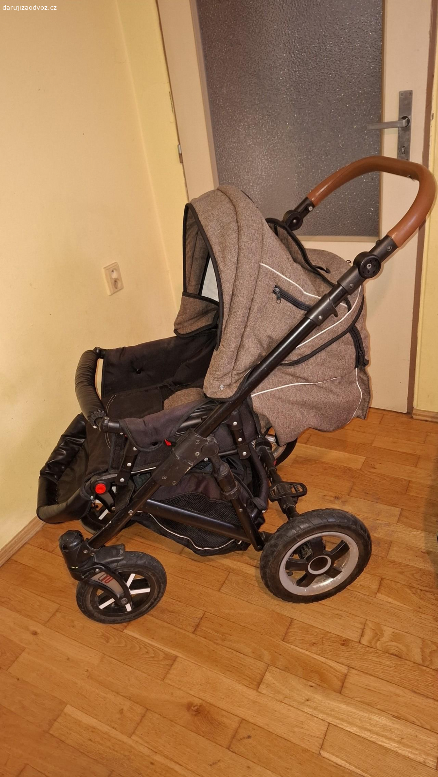 Kočárek do terénu. funkční brzdí jezdí