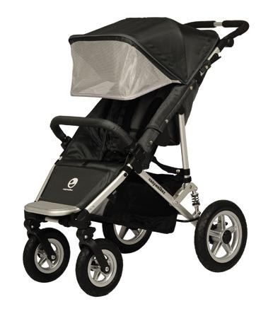 Kočárek Easywalker Qtro. Daruji za odvoz kočárek Easywalker Qtro. Hluboká korba + sporťák. Bohužel, sportovní verzi nemám nafocenou. Kočárek je po dvou dětech, ale je v dobrém stavu. Věřím, že ještě dobře poslouží. Ke kočárku dám i nějaké příslušenství.