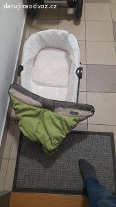 kočárek na zahradu