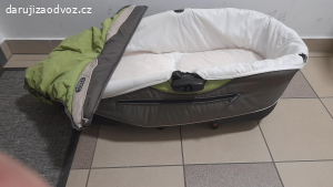 kočárek na zahradu