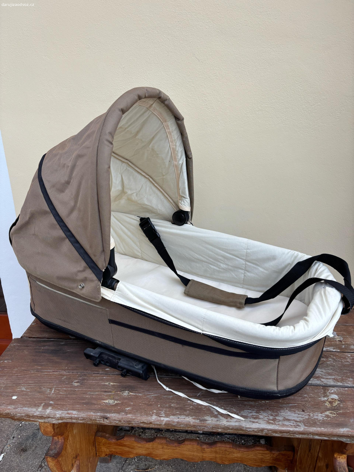 kočárek. Daruji korbičku, sportovni sezeni a vajicko. Podvozek funguje “na heslo” ale jestli je nekdo sikovny, tak to lze dat dobromady.