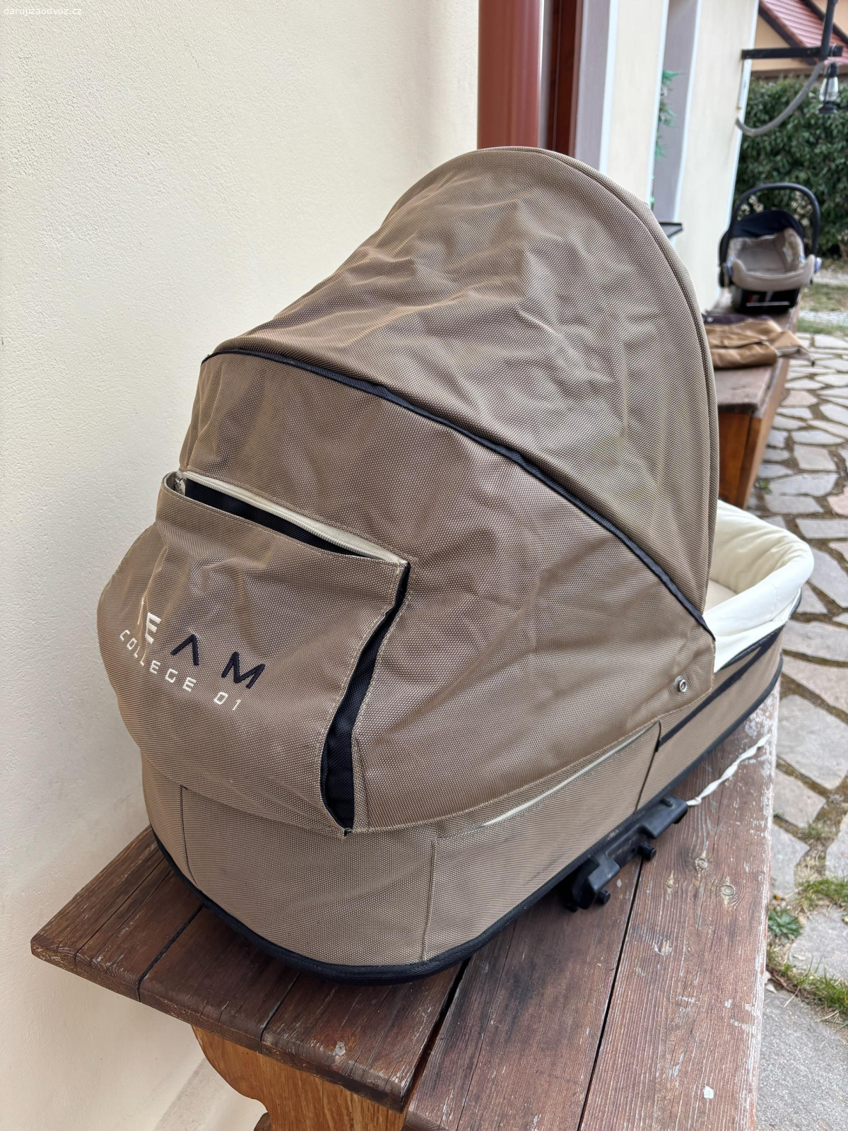 kočárek. Daruji korbičku, sportovni sezeni a vajicko. Podvozek funguje “na heslo” ale jestli je nekdo sikovny, tak to lze dat dobromady.