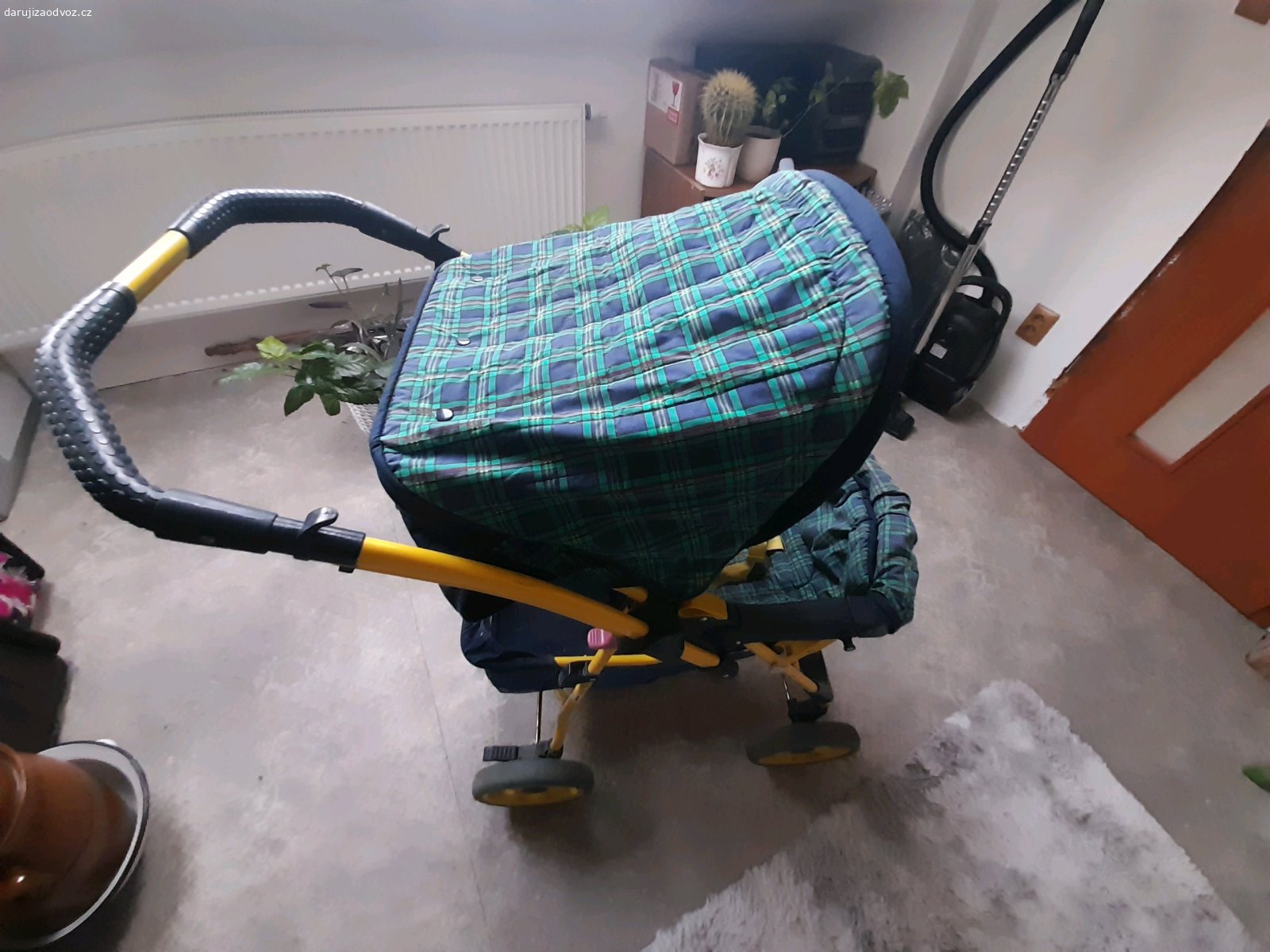 Kočárek. starší sportovní kočárek