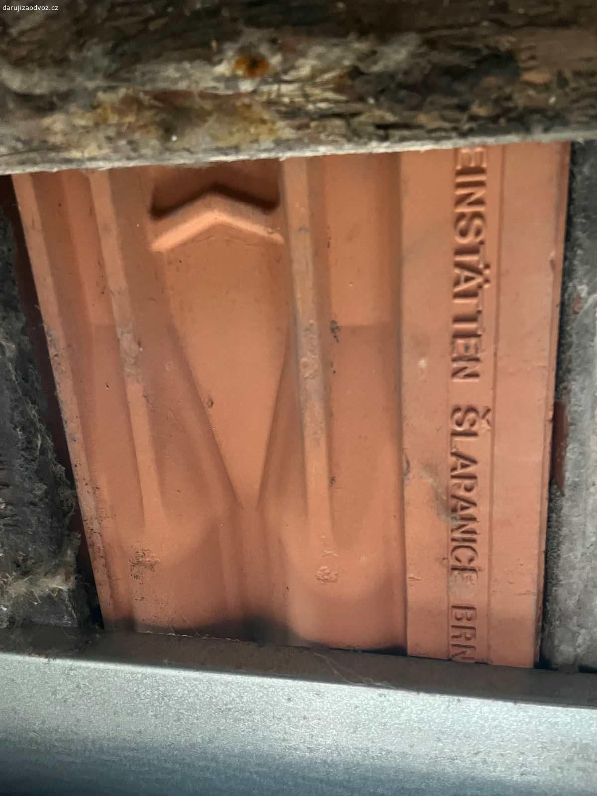 Kohn a syn/Tondach Brněnka 14. Daruji za odvoz tašky Kohn a syn/Tondach Brněnka/Renoton 14, cca 1200 ks.

https://www.wienerberger.cz/strecha-tondach/produkty/stresni-tasky/renoton-14---re_na.html