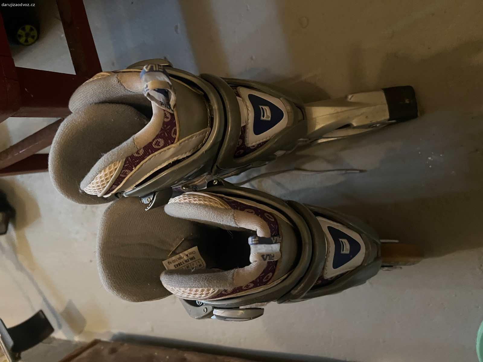 Kolečkové brusle. Daruji kolečkové brusle vel. 38