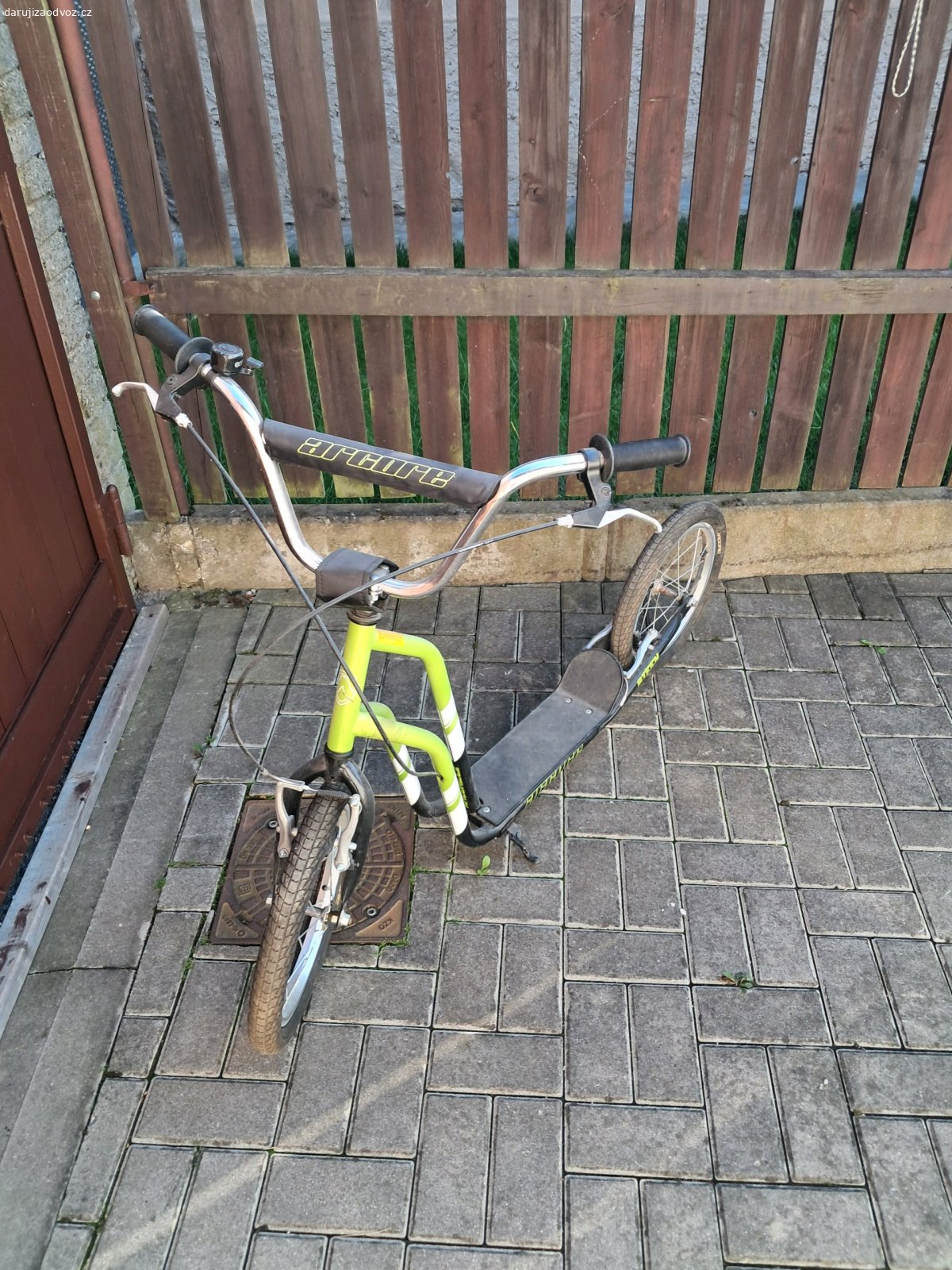 koloběžka. Dětská koloběžka v dobrém stavu. Osobní vyzvednutí na mé adrese.