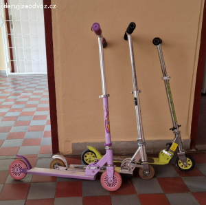 Růžová koloběžka dětská