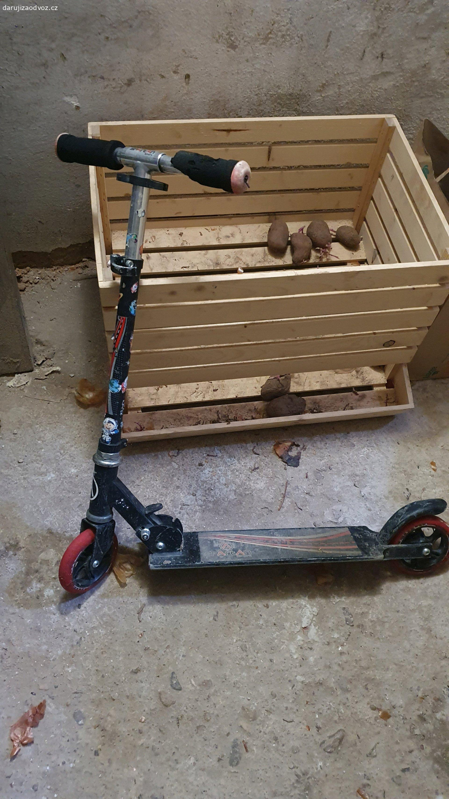 Koloběžky. Daruji za odvoz dětská koloběžky.