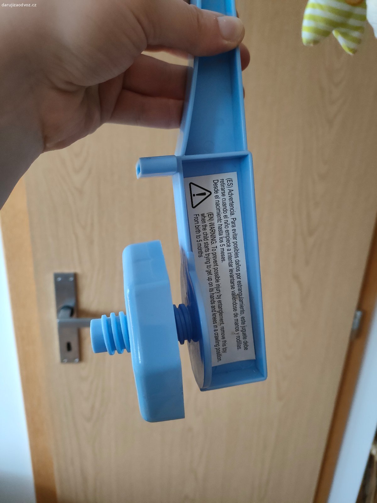 Kolotoč nad postýlku. Daruji, použitý, ale velmi zachovalý. Lze zavěsit i něco jiného