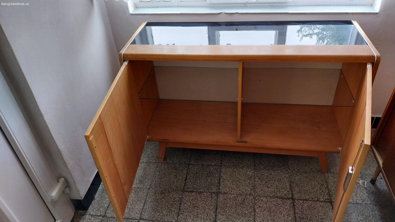 Komoda retro. Daruji za odvoz retro komodu.