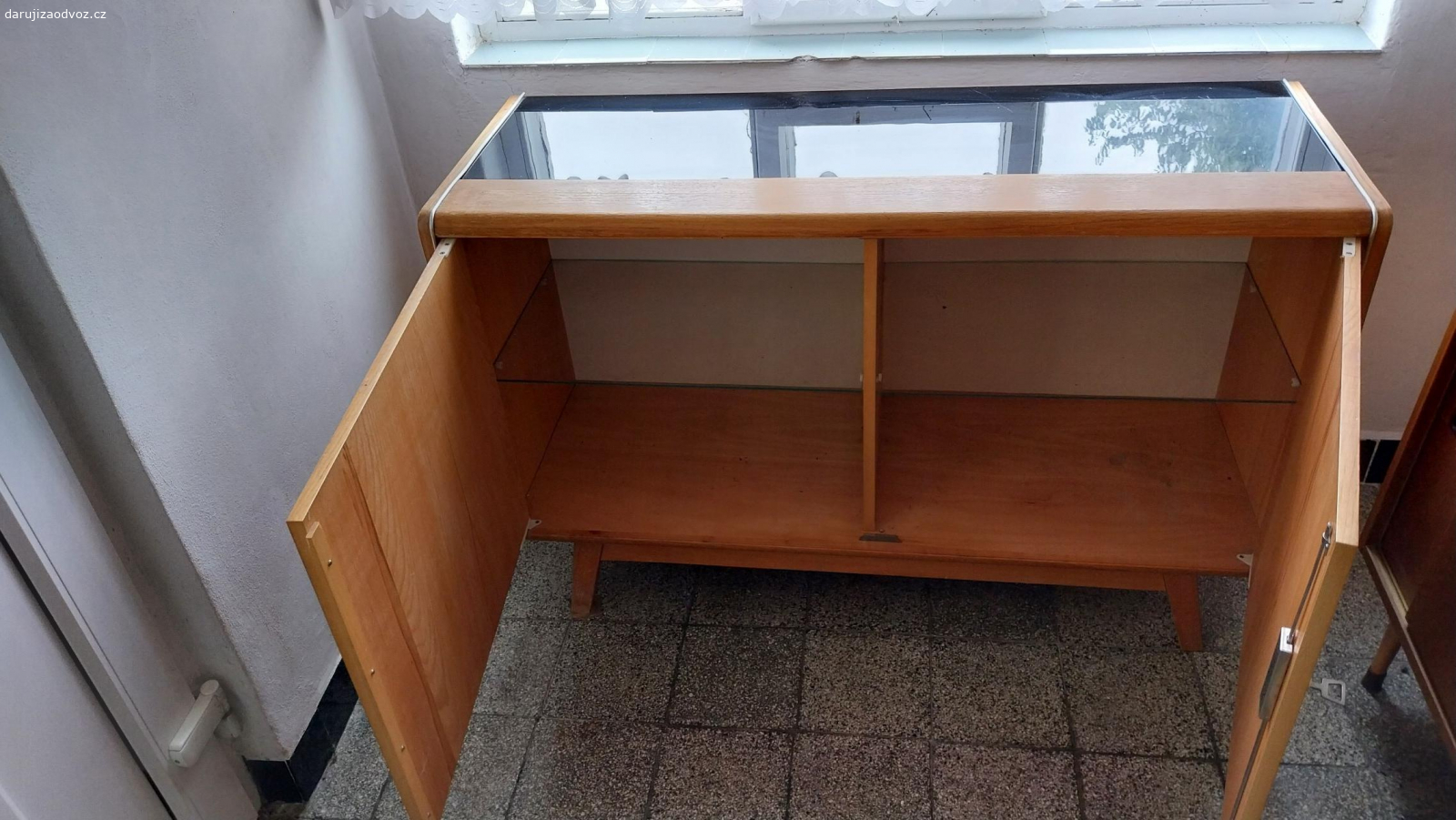 Komoda retro. Daruji za odvoz retro komodu.