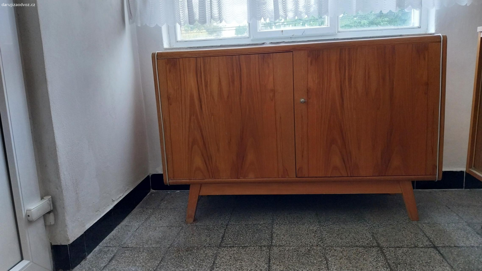 Komoda retro. Daruji za odvoz retro komodu.