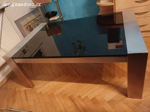 konferenční stolek