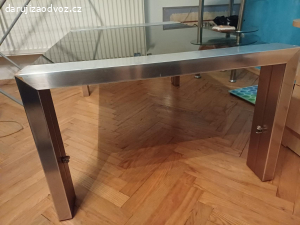 konferenční stolek