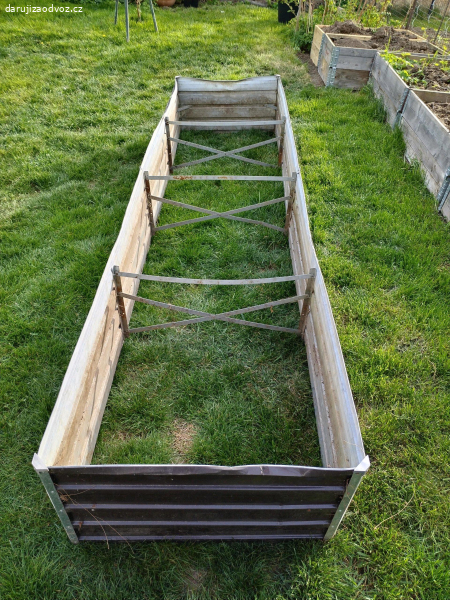 konstrukce pro záhon
