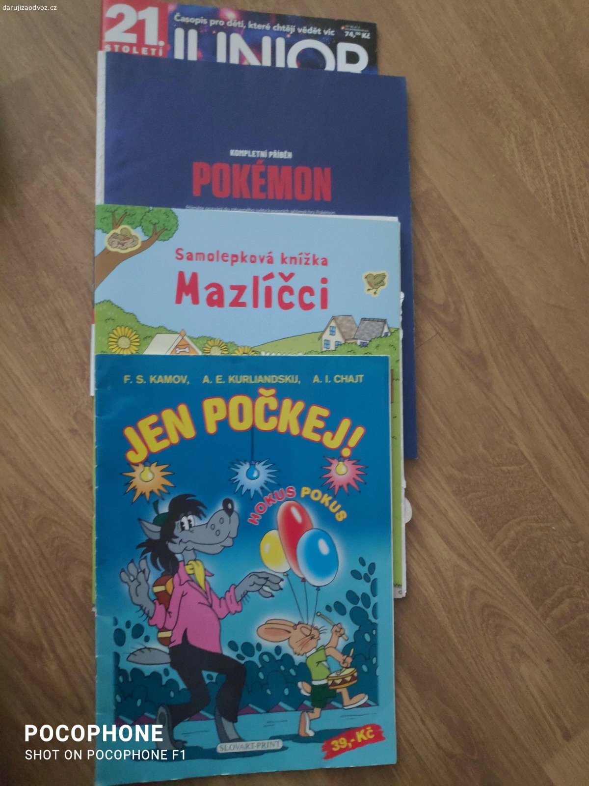 korálky s destičkou na tvoření.. atd. daruji věci pro děti viz foto..