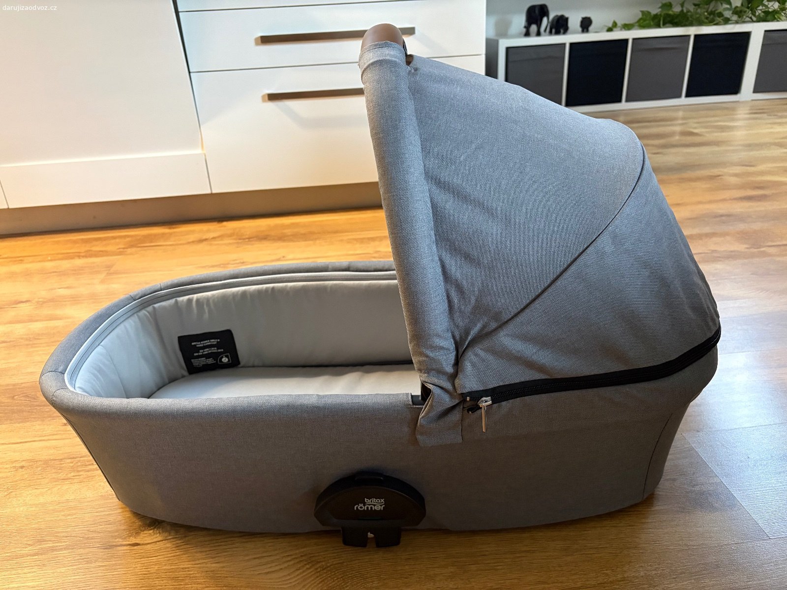 Korba Britax smile 3. Jen korbička, třeba ji ještě někdo využije jako košík na miminko. Ve skvělém stavu, čistá, skoro nepoužívaná. Odběr Moravany u Brna, případně přiblížím někam do Brna - Starý lískovec, Bohunice.