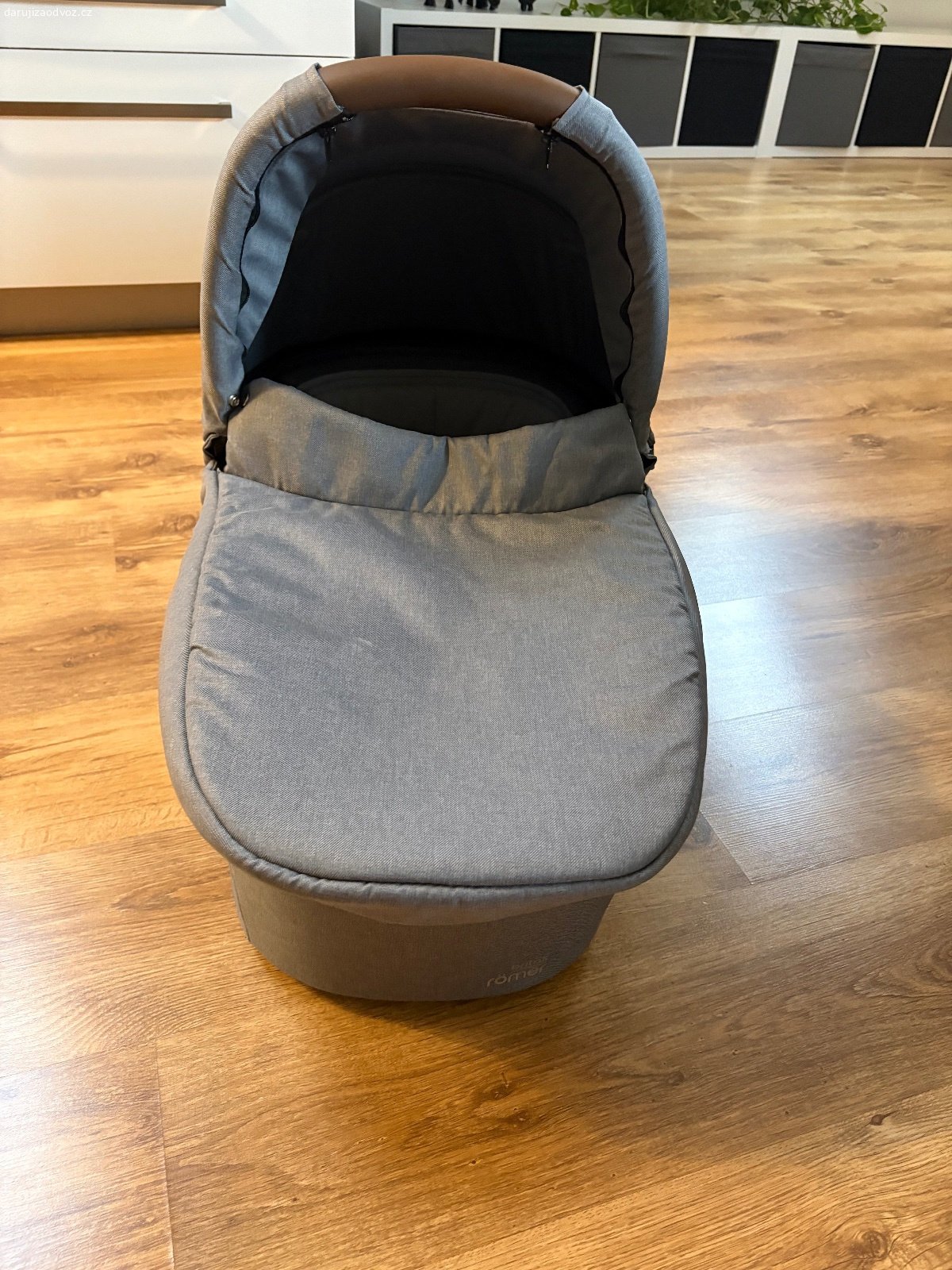 Korba Britax smile 3. Jen korbička, třeba ji ještě někdo využije jako košík na miminko. Ve skvělém stavu, čistá, skoro nepoužívaná. Odběr Moravany u Brna, případně přiblížím někam do Brna - Starý lískovec, Bohunice.