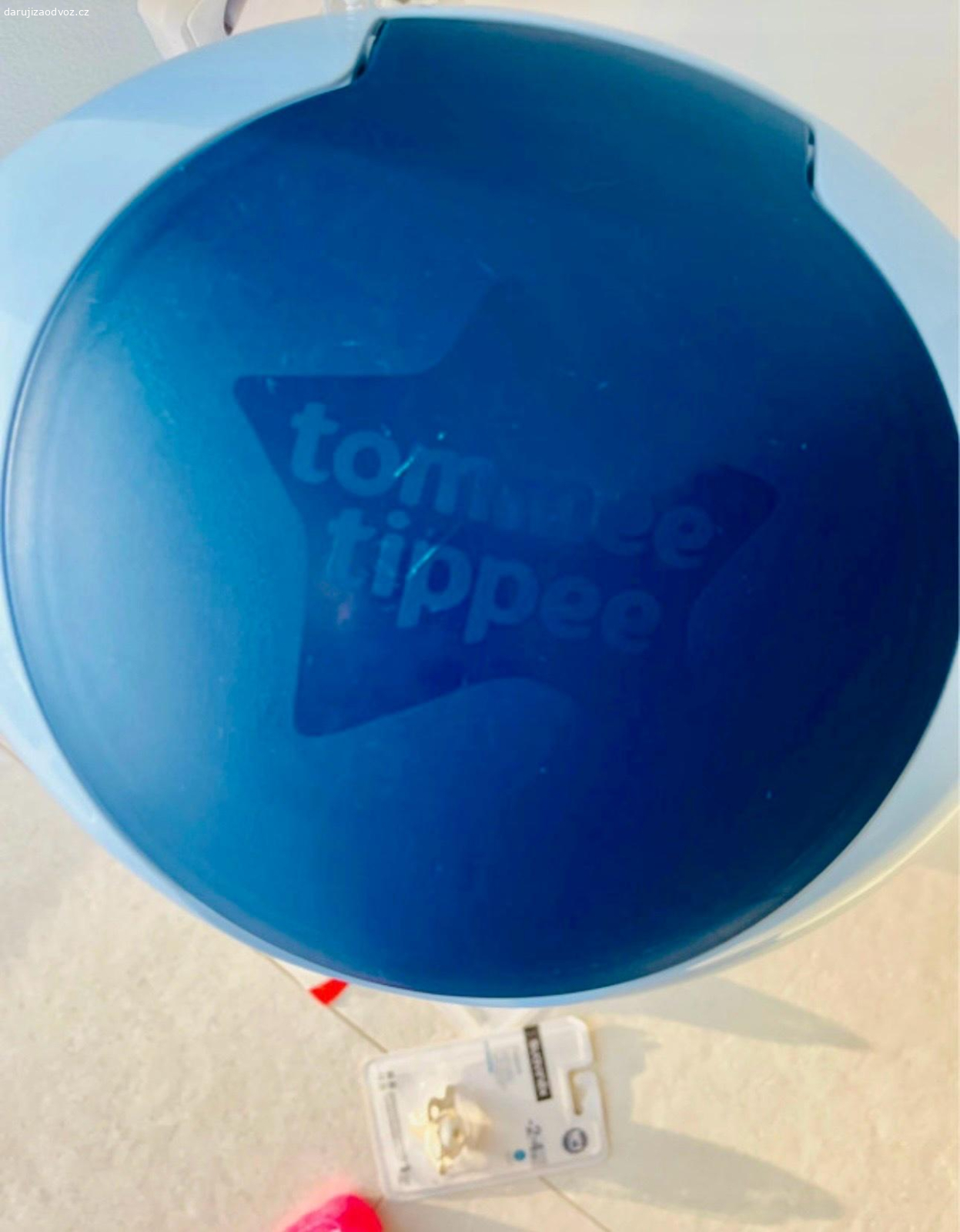 Koš na plenky Tommee tippee, Nuk. Koš na plenky Tommee tippee, dudlíky a savičky Nuk
Koš je po jednom dítěti, ale je čistý a v pořadku. 
Dudlíky a savičky samozřejmě nové:)

osobní předání možné - poprosím si zero colu lahev anebo zásilkovna komplet 120,-