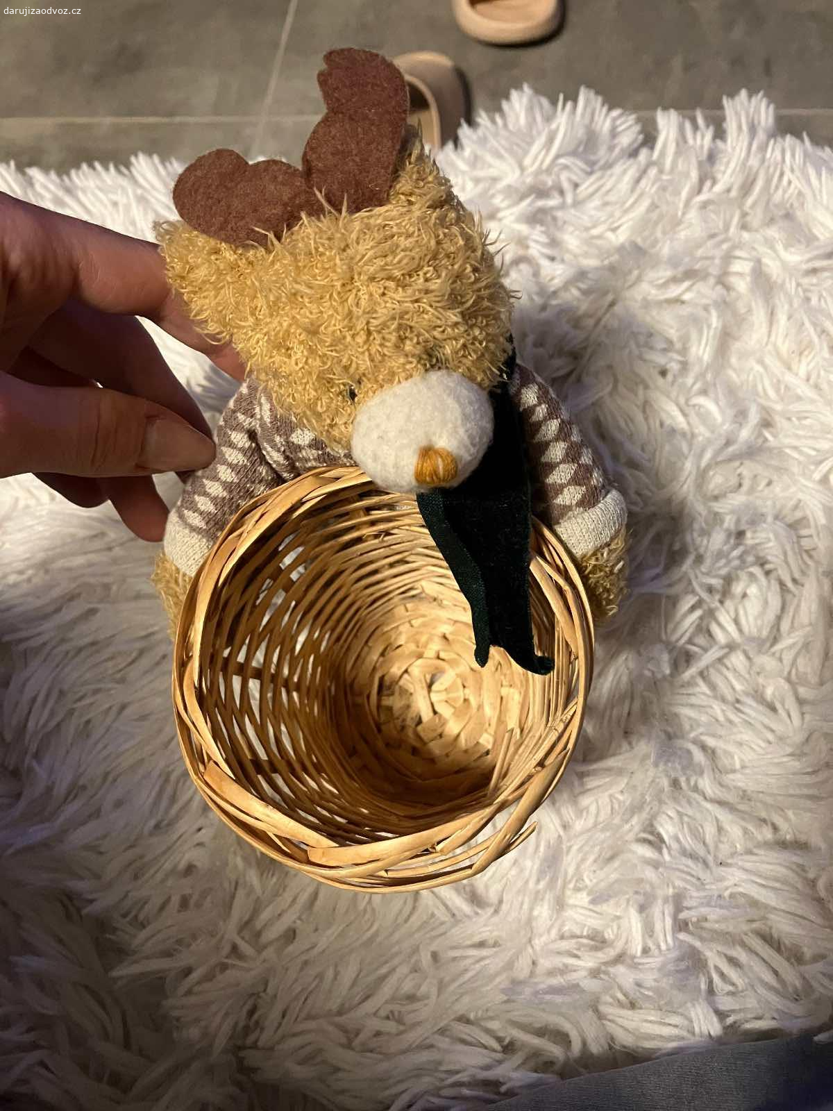 Košíček. Dekorativní košíček, třeba na kytičku, nebo drobnosti