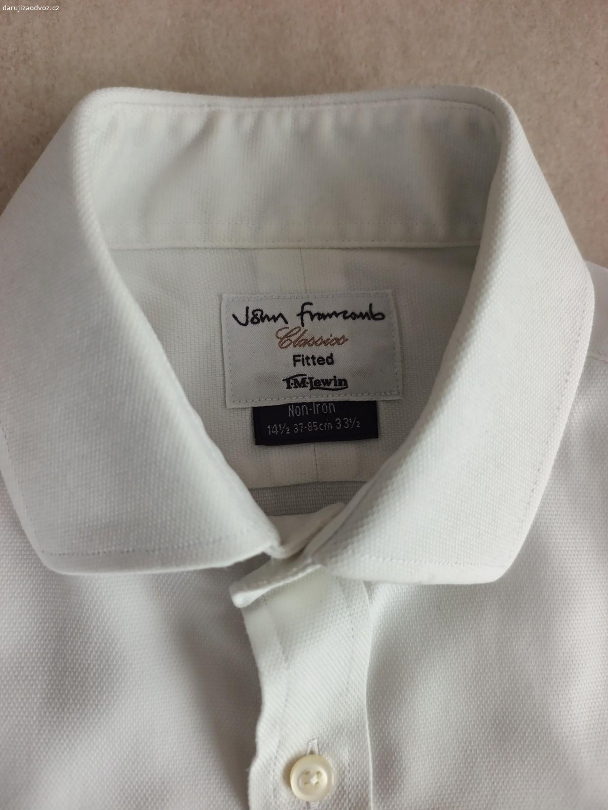 košile TM Lewin. kvalitní košile, známky nošení