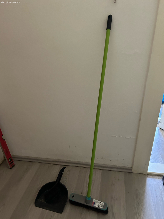 Koště + košťátko s lopatkou