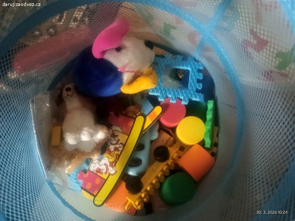 kostky, plyšáky aj .