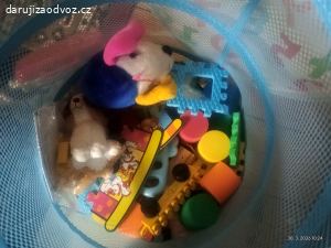 kostky, plyšáky aj .