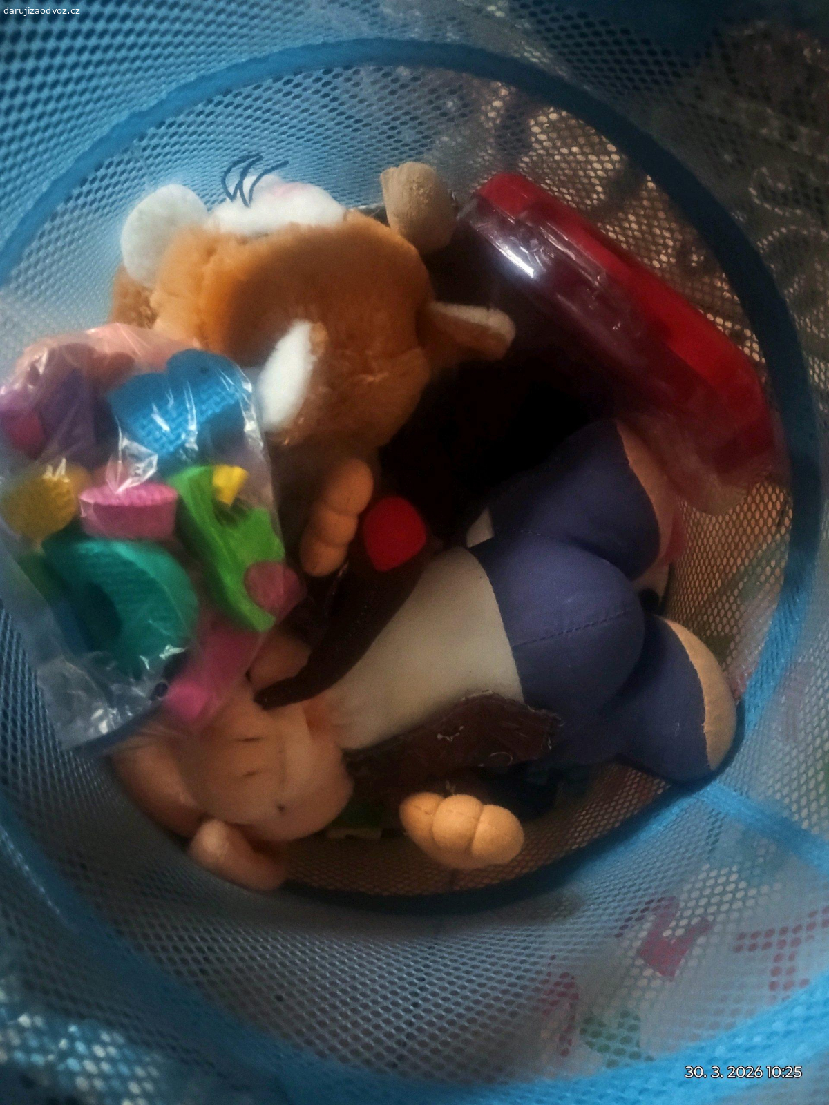 kostky, plyšáky aj .. nějaké míčky kostky plyšáky nabízím zadarmo