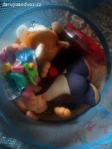 kostky, plyšáky aj .