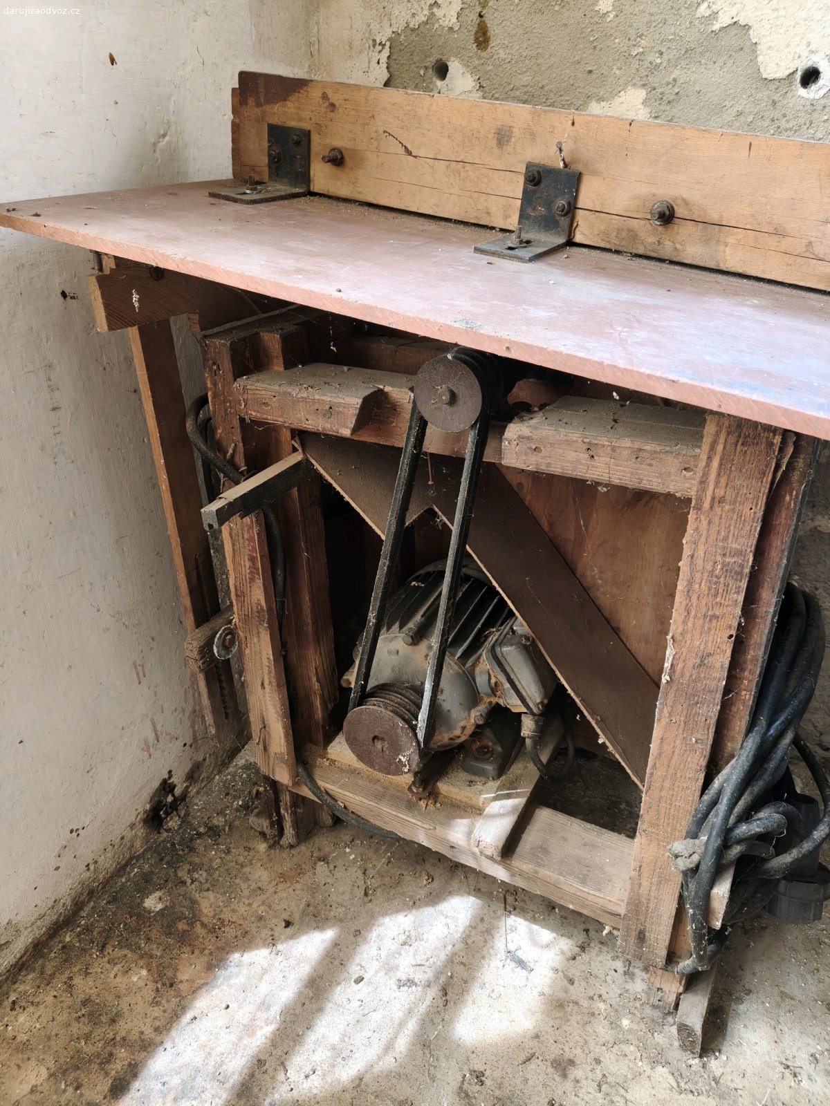 Kotoučová pila. Daruji kotoučovou pilu. Prací prášek potěší, není podmínkou.