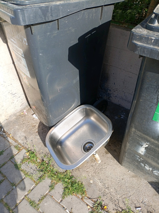 kovové umyvadlo