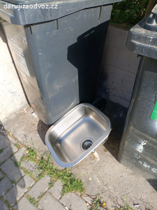 kovové umyvadlo