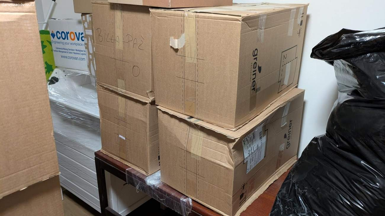 Krabice na stěhování. Krabice 59x38x37, celkem 55 ks. Meli jsme je na stehovani, ale nejsou prilis pevne, obcas se zdeformovaly, viz foto. Muzou ale jeste poslouzit, ty v horsim stavu napr. jako karton na zem pri malovani apod. Muzeme je rozdat i po mensich varkach, ne vsechny najednou.