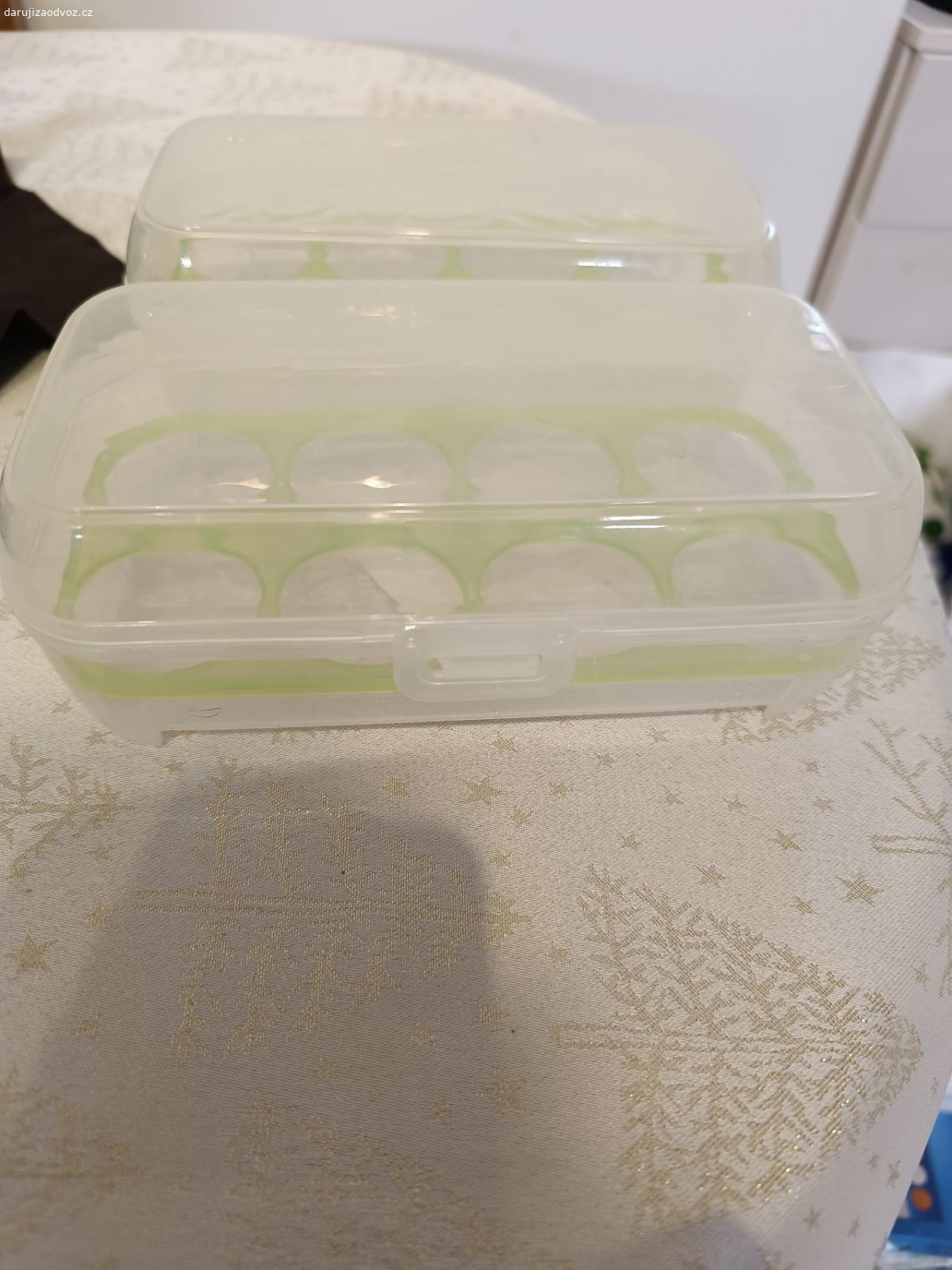 krabičky na vajíčka. dvě krabičky na vajíčka
