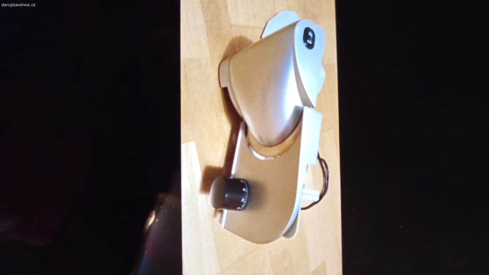 Kráječ na Potraviny Unold. Daruji nefunkční elektricky kráječ na potraviny. Nutné opravit