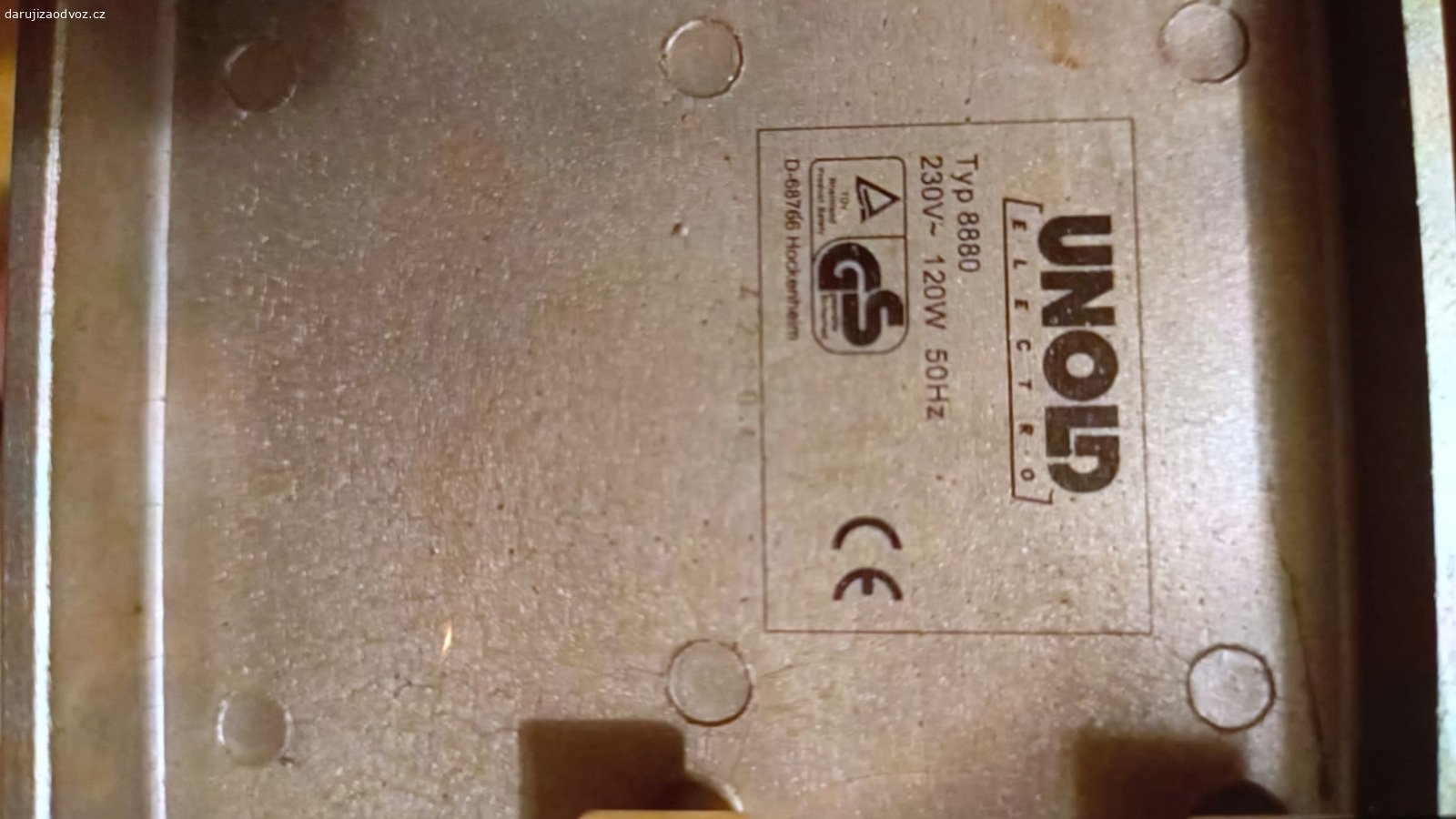 Kráječ na Potraviny Unold. Daruji nefunkční elektricky kráječ na potraviny. Nutné opravit