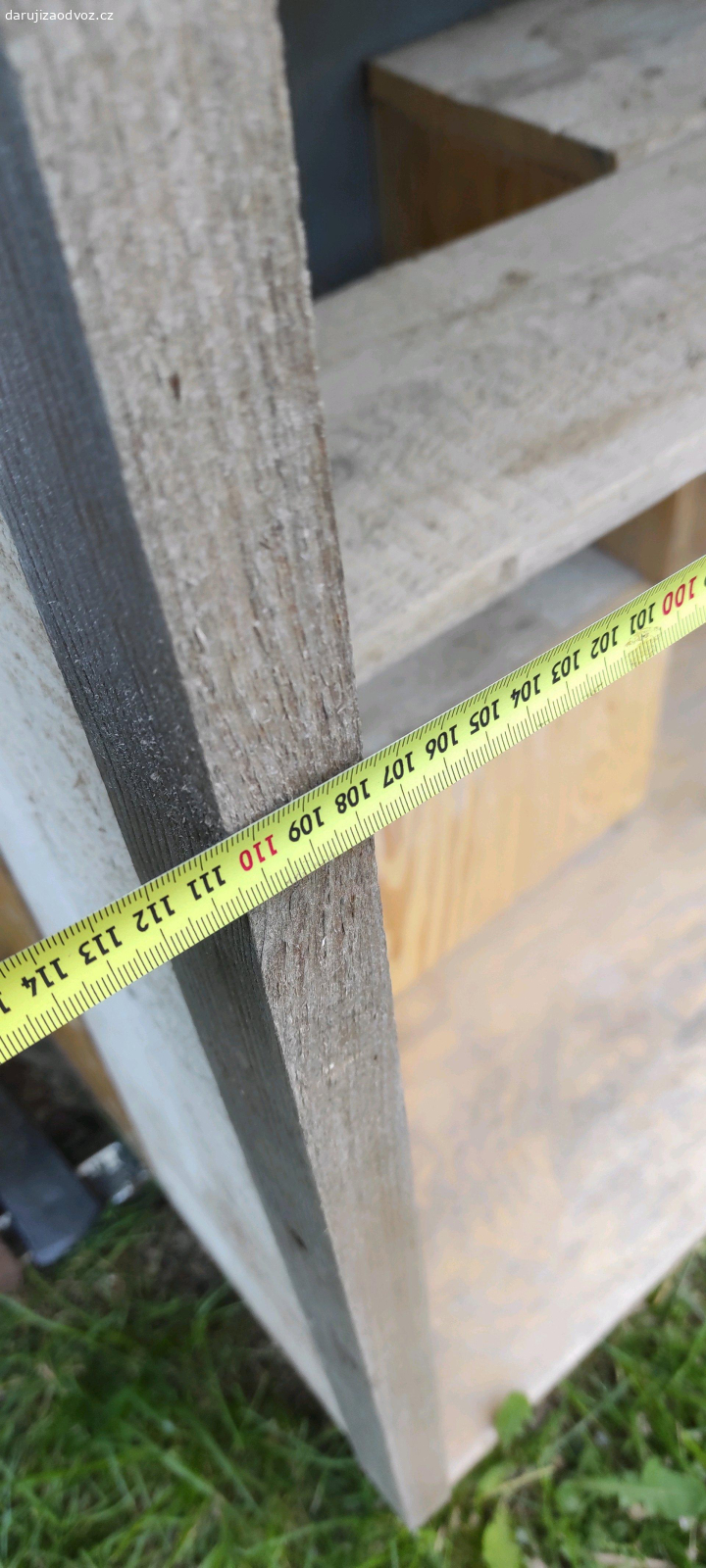 Králičárna,fretkárna venkovní.. Domácí výroba. Chtěl jsem to vyhodit. Nedodělané bez dvířek. Původně na králíka. Čokoláda bude vhod, není podmínkou, děkuji. Délka, výška,hloubka ten metr.