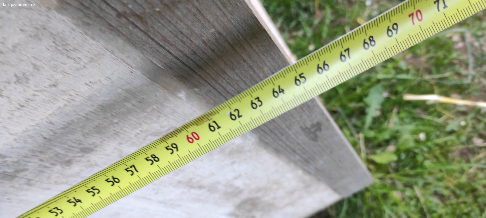 Králičárna,fretkárna venkovní.. Domácí výroba. Chtěl jsem to vyhodit. Nedodělané bez dvířek. Původně na králíka. Čokoláda bude vhod, není podmínkou, děkuji. Délka, výška,hloubka ten metr.