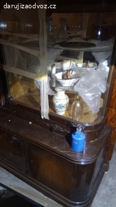 Krásná vitrína prvorepubliková